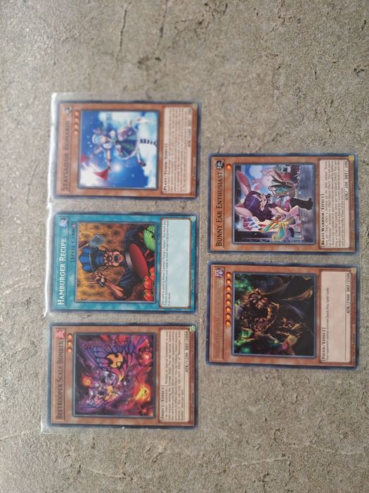 Продавам Yu-Gi-Oh карти
