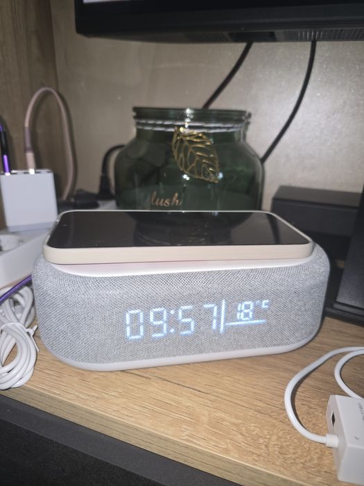 Безжично зарядно за телефон/часовник,термометър и USB хъб