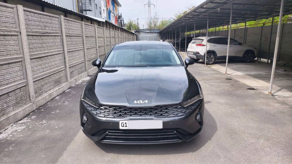 Shaxsiy Kia K5 2023-yilgi avtomobilimni a’lo holatda sotaman.