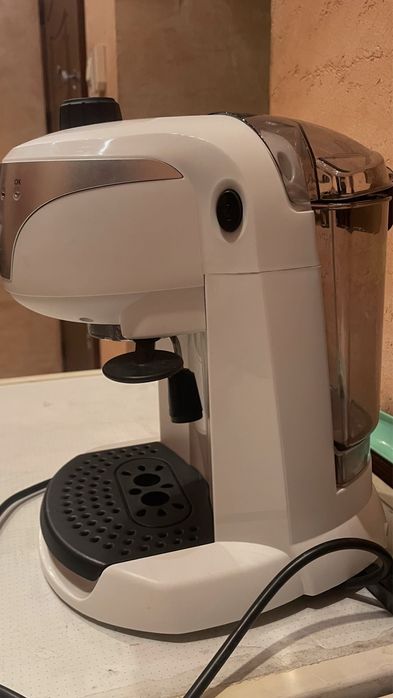 Кафемашина De Longhi EC221 W, бял цвят