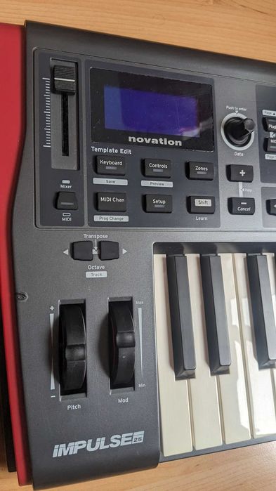 Controller MIDI Novation Impulse 25  Aftertouch, arpeggiator, velocity