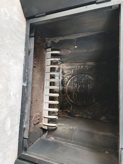 Френска чугунена камина