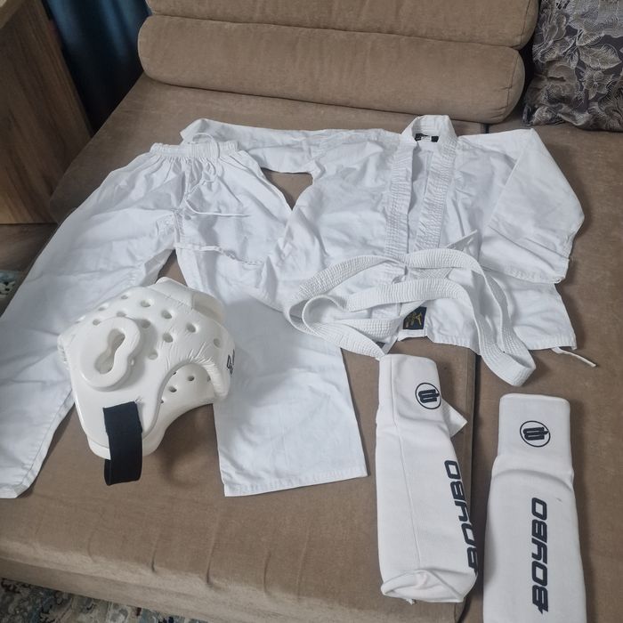 Продам кимоно, шлем, нарукавники