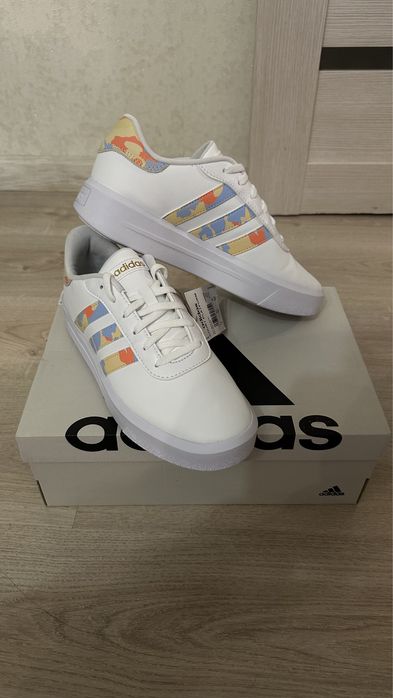 Продам кроссовки adidas original