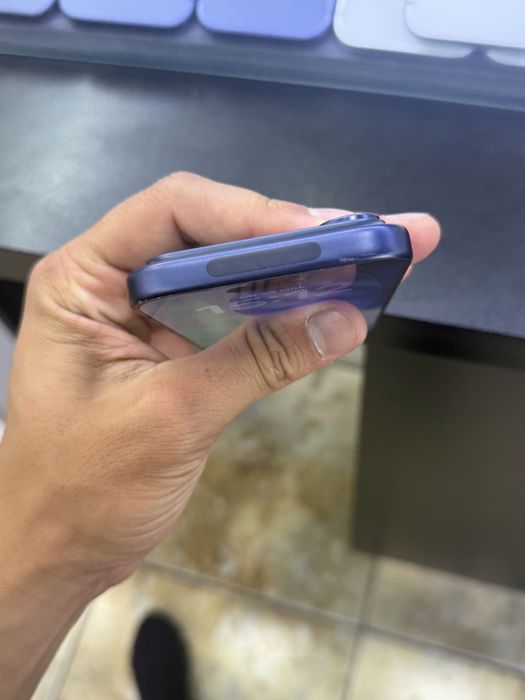 Iphone 17 pro blue