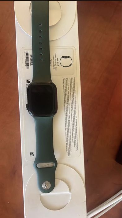 Se vinde Apple Watch Series 7 – 41mm, GPS