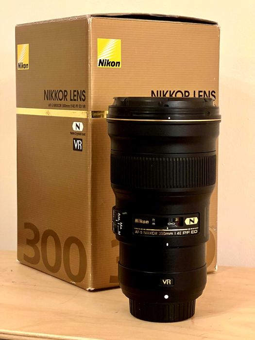 Nikon AF-S Nikkor 300mm f/4E PF ED VR
