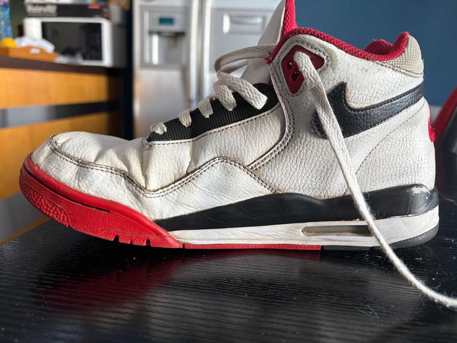 Nike Flight Legacy Red