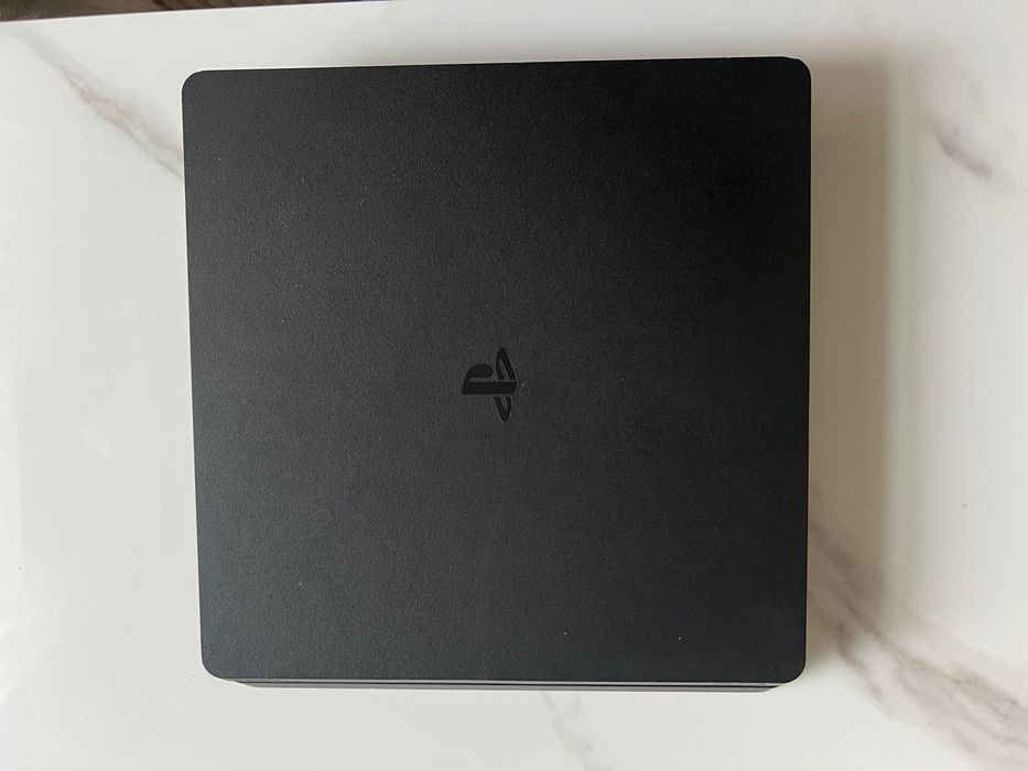 PlayStation 4 (slim)