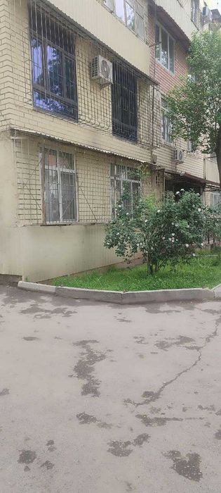 Срочно Продаю‼️2 ком 1 этаж Под Офис Яккасарай ул.Бобура 1 линия 60квм: 120 000 у.е. - Продажа Ташкент на Olx