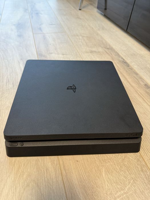 Vand ps4 slim 1TB cadou fifa 19 si statie manete