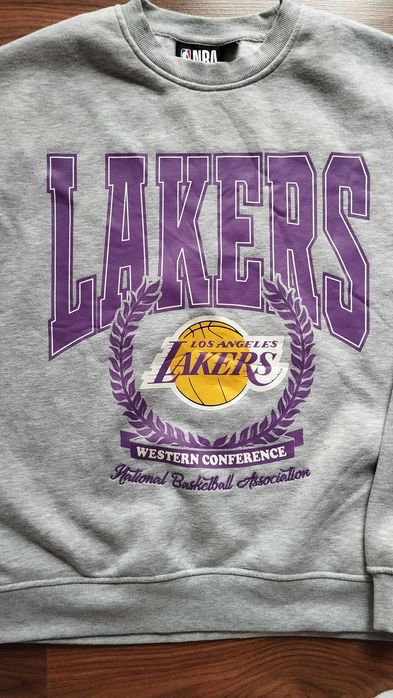LA Lakers ватирана блуза размер S oversized в сиво NBA