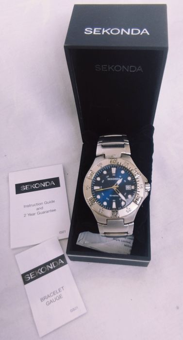 Ceas barbatesc Sekonda, miscare cuart, din otel inoxidabil.