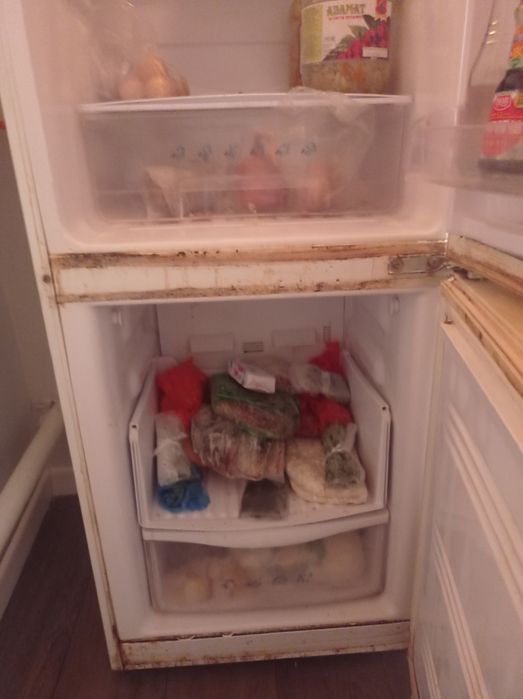 Продаю холодильник в отличном состоянии торг есть