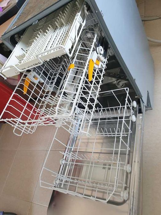 45см - Miele Съдомиялна - 9 Комплекта - Частично Вграждане Тясна