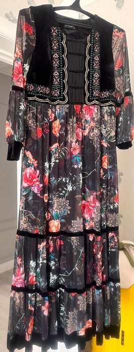 Продаю платья на выход