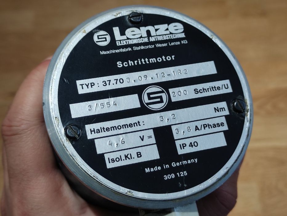 Стъпков Мотор / Електромотор 3,2 Nm / LENZE Germany