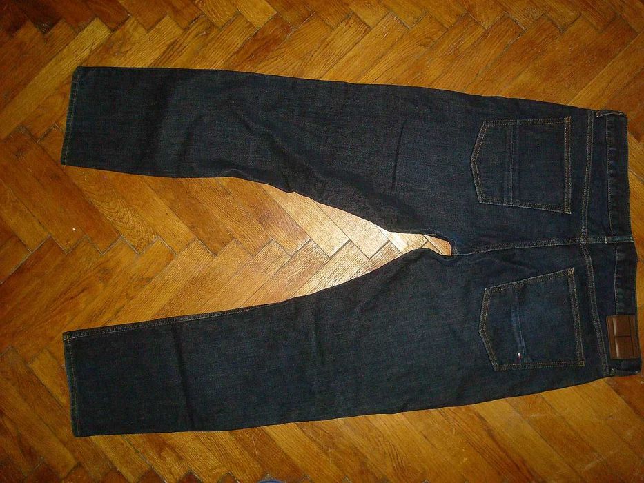 Blugi Tommy Hilfiger Bleecker W 38xL32 (talie 98cm, lungime 105cm).