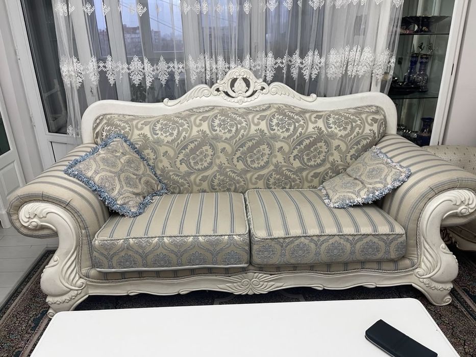 Продам комплект мягкой мебели.