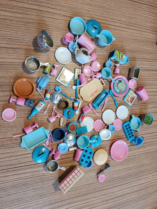 Lot super accesorii pentru bucătărie păpuși pahare oale cratițe Tavi