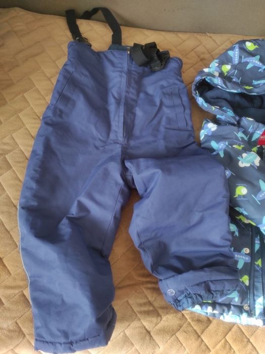 Продам весенний комбинезон двойка