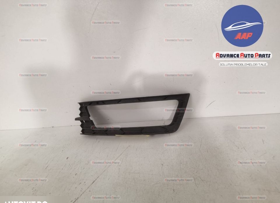 Шкода Рапид / Skoda Rapid Оригинален ляв прожекторен грил в добро съст