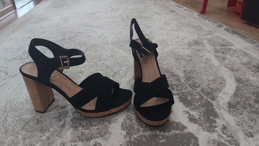 Босоножки женские