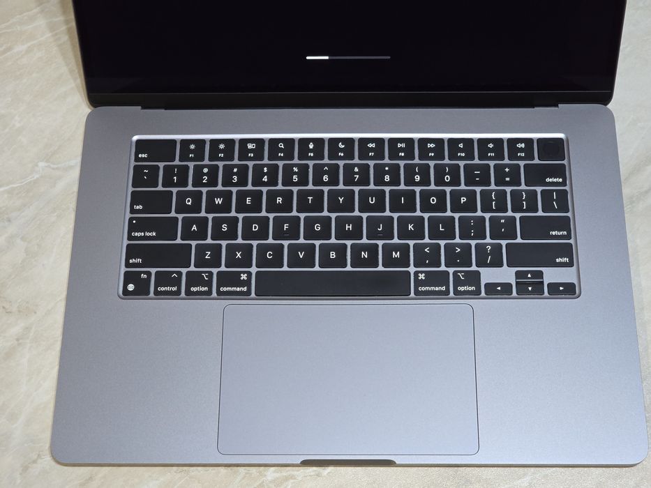 MacBook Air 15 M3 16/512