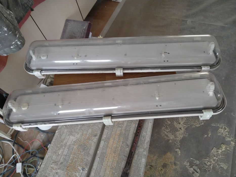 Corpuri iluminat neon