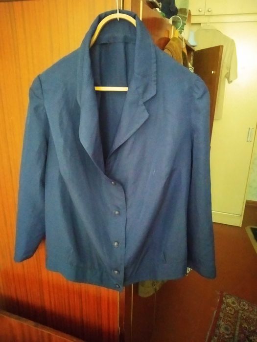 Пиджаки и костюмы женские 52 56 размеров в отличном состоянии.