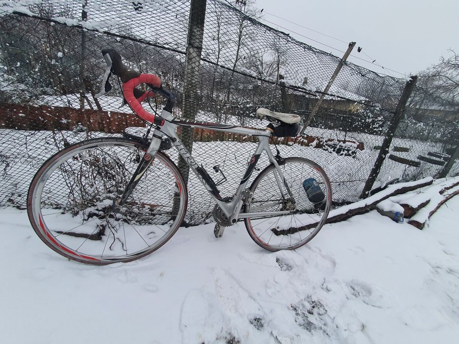 Bicicletă de carbon în stare decentă