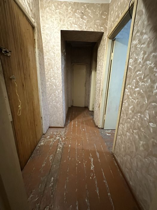 Буз 2 Эко базар срочно продается своя квартира 2/1/5 кирпичный дом