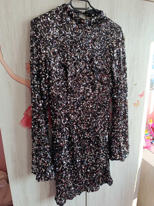 Рокля пайети НОВА