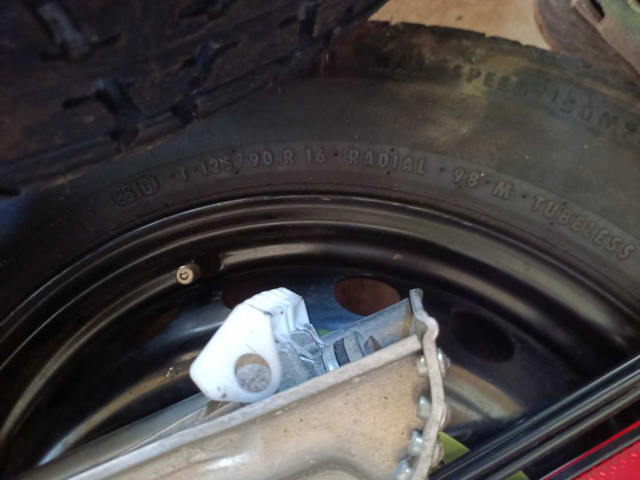 Патерици в комплект с останалите аксесоари за Мерцедес