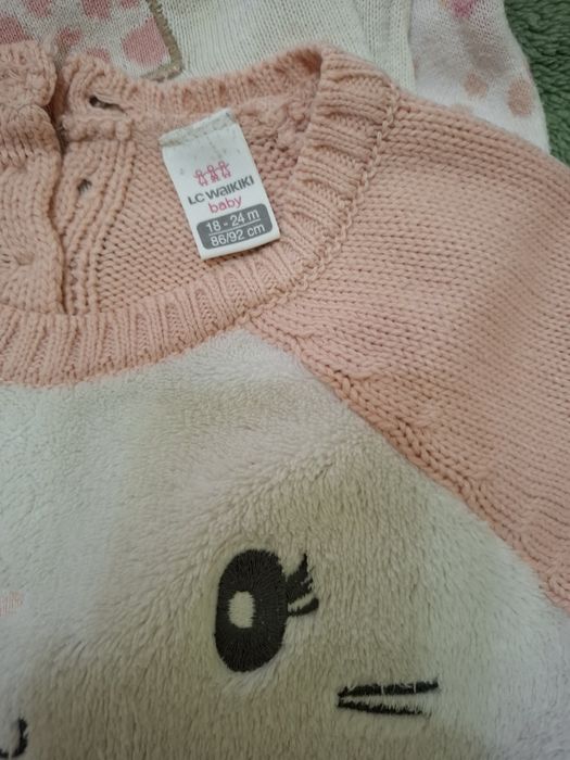 Продаются кофточки и 2 шапочки