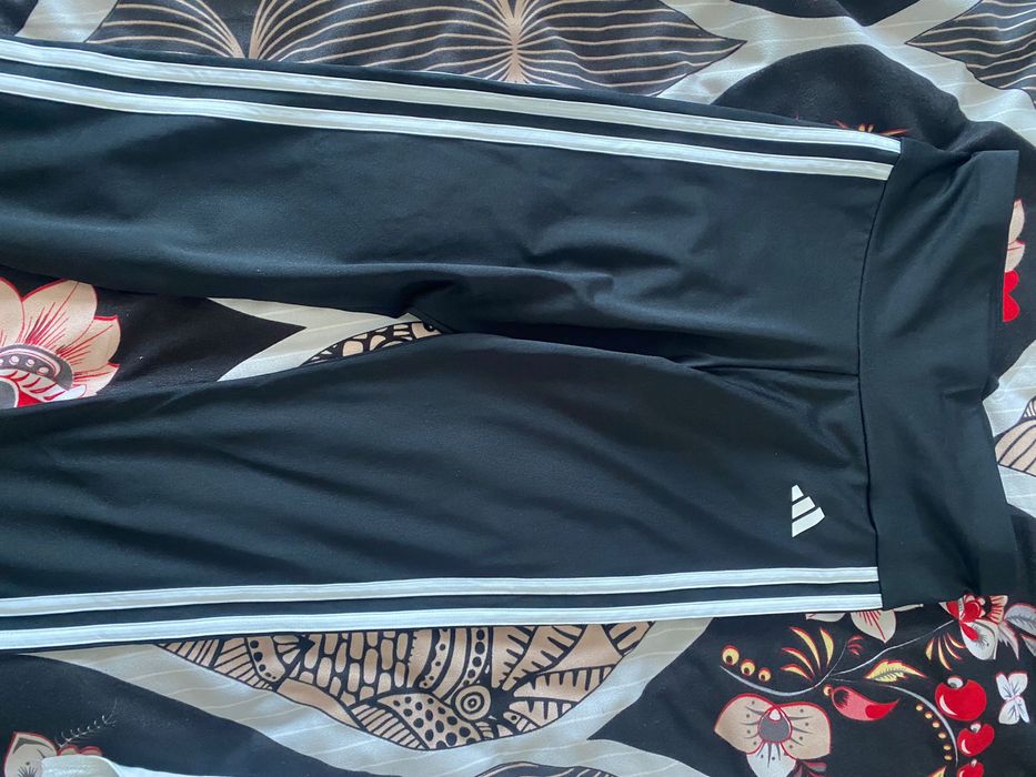 Vând pantaloni slim fit damă Adidas