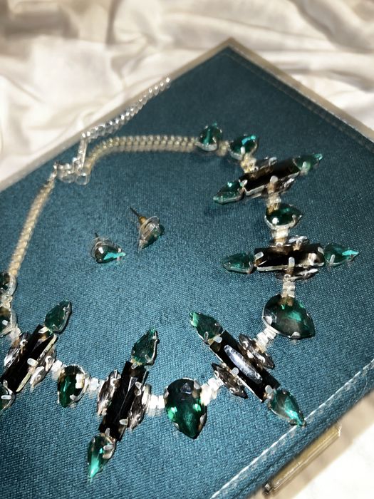 Ефектно колие чоукър с обеци