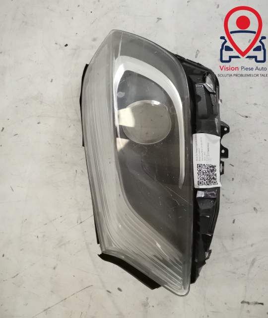 Оригинално ляво предно стъкло в добро състояние с интериор Мерцедес-Бе