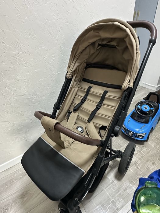 Детская прогулочная коляска