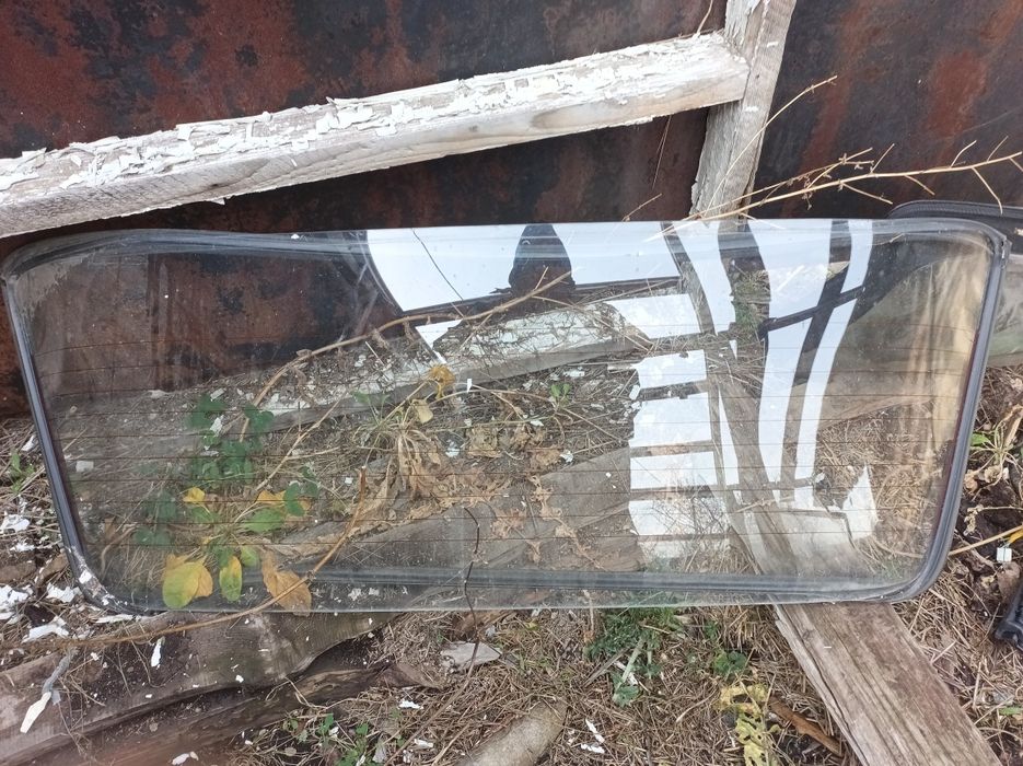 Продам заднее стекло Жигули