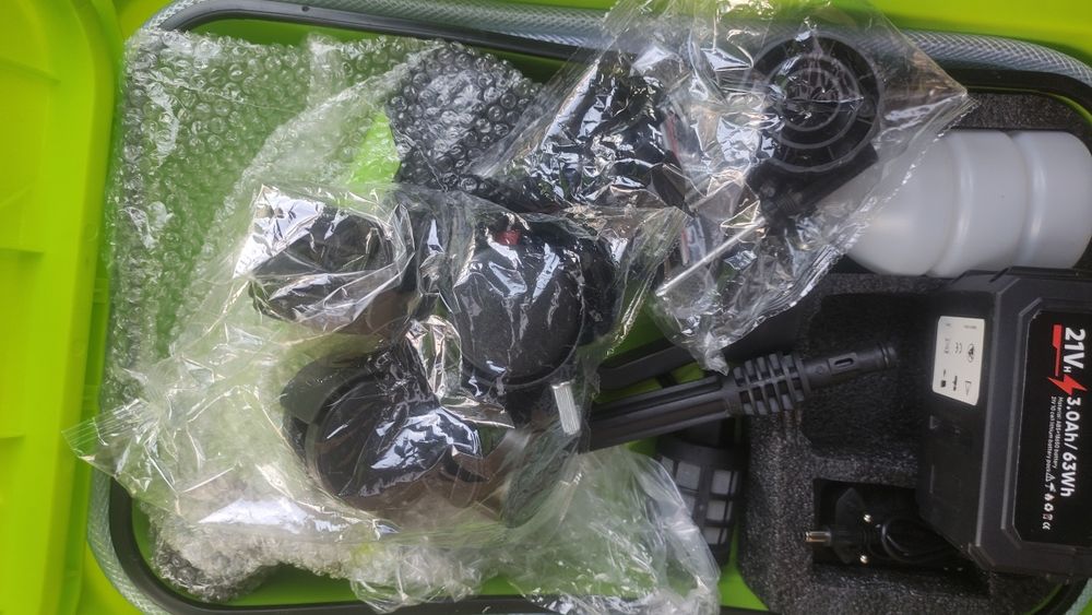 Varianta de cadou  Pistol spălat cu presiune ,Capse lipit  plastic 500