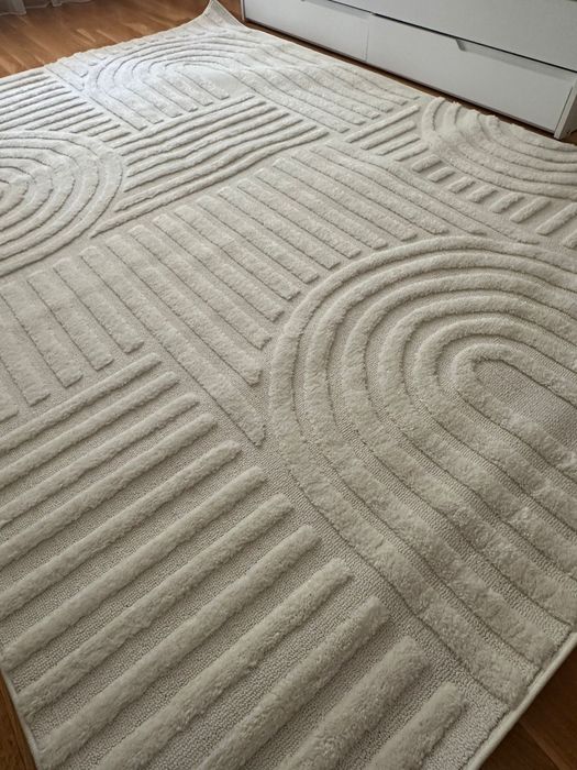 Страхотен нов Килим 180х250 см - цвят крем