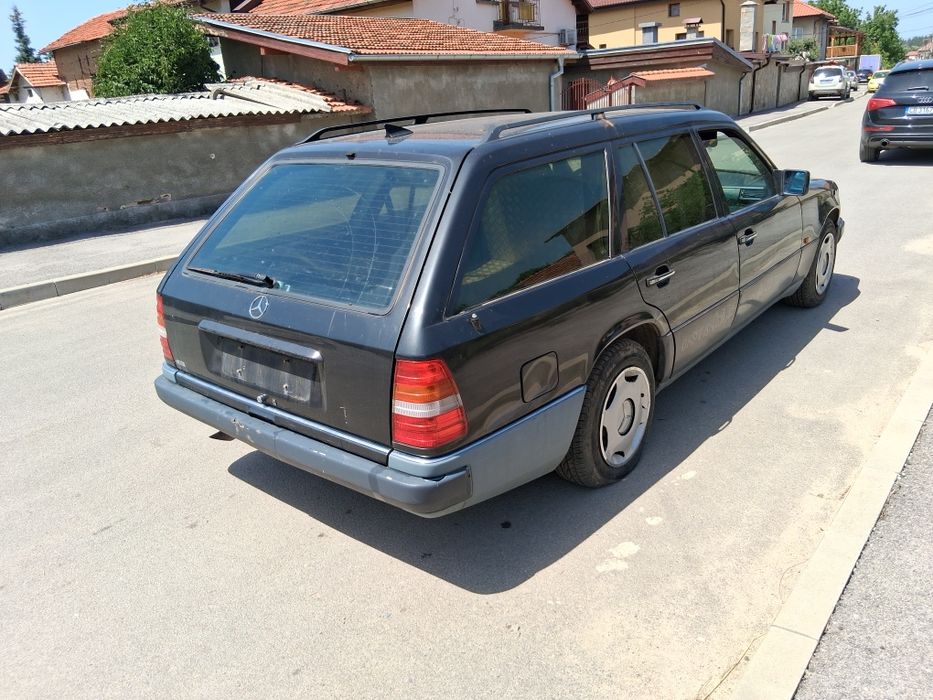 Mercedes W124  E200  на части!