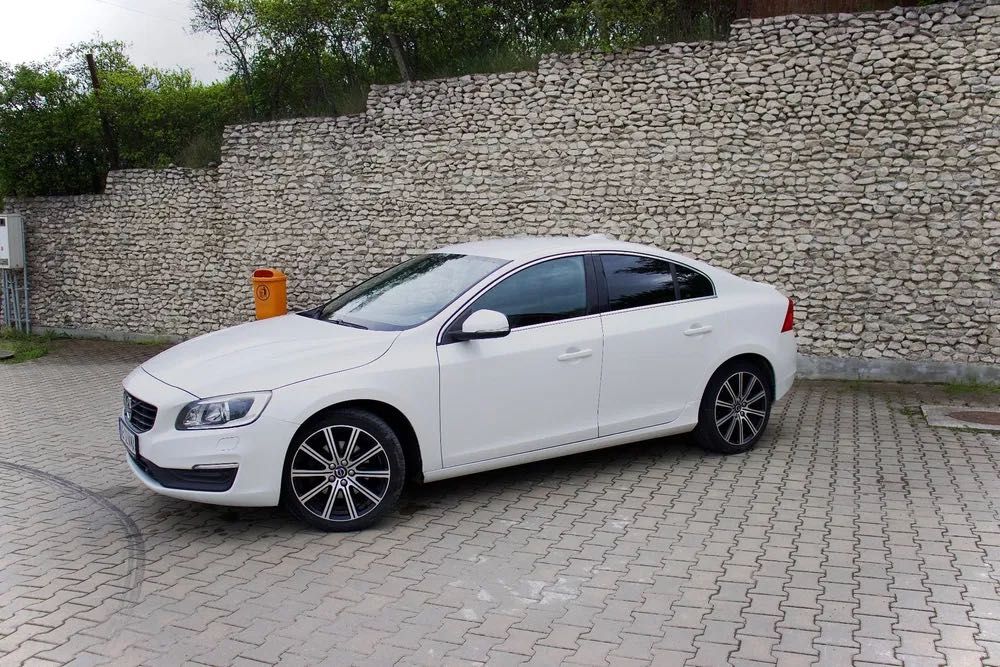 Volvo s60 2016 175.000km Vand/schimb cu suv cu carlig