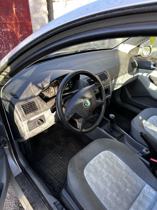 Skoda Fabia Gri .