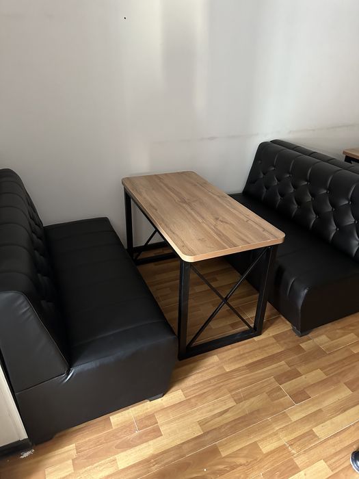 Диван кожанный для кафе в комплекте