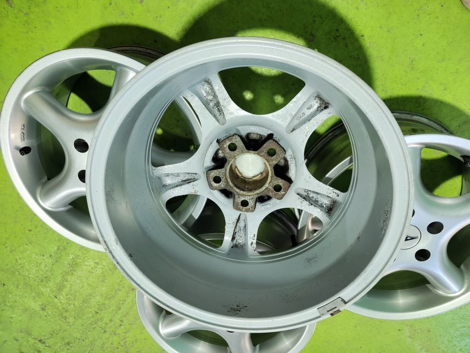 16 5x114.3 Лети джанти 5х114.3