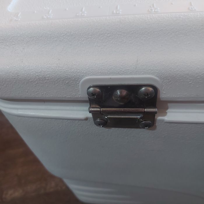Хладилна кутия Coleman 70 quart Xtreme Marine White