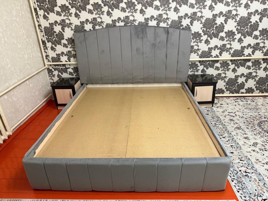 Спальный гарнитур с зеркалом