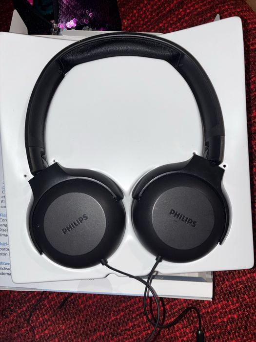 Продавач слушалки на Philips с кабел